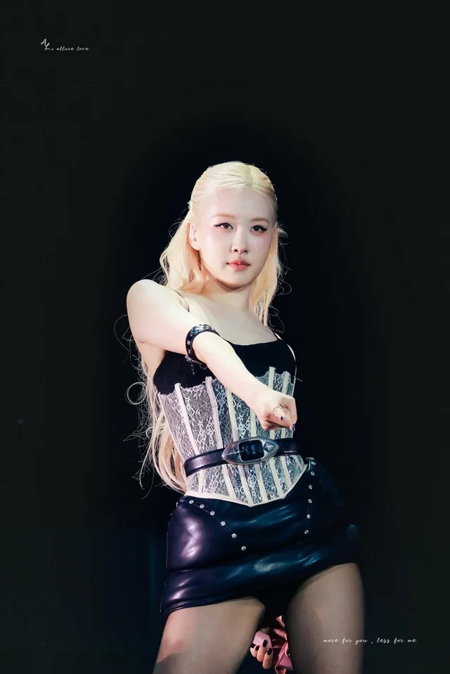 Rosé (BLACKPINK) xịt keo khi gặp biển đen, TikToker triệu view đem ra cợt nhả - Hình 3