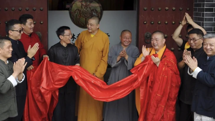 Sao nữ Cbiz bị đồn cặp trụ trì Thiếu Lâm Tự phạm tội, đáp trả gắt, đòi kiện - Hình 5