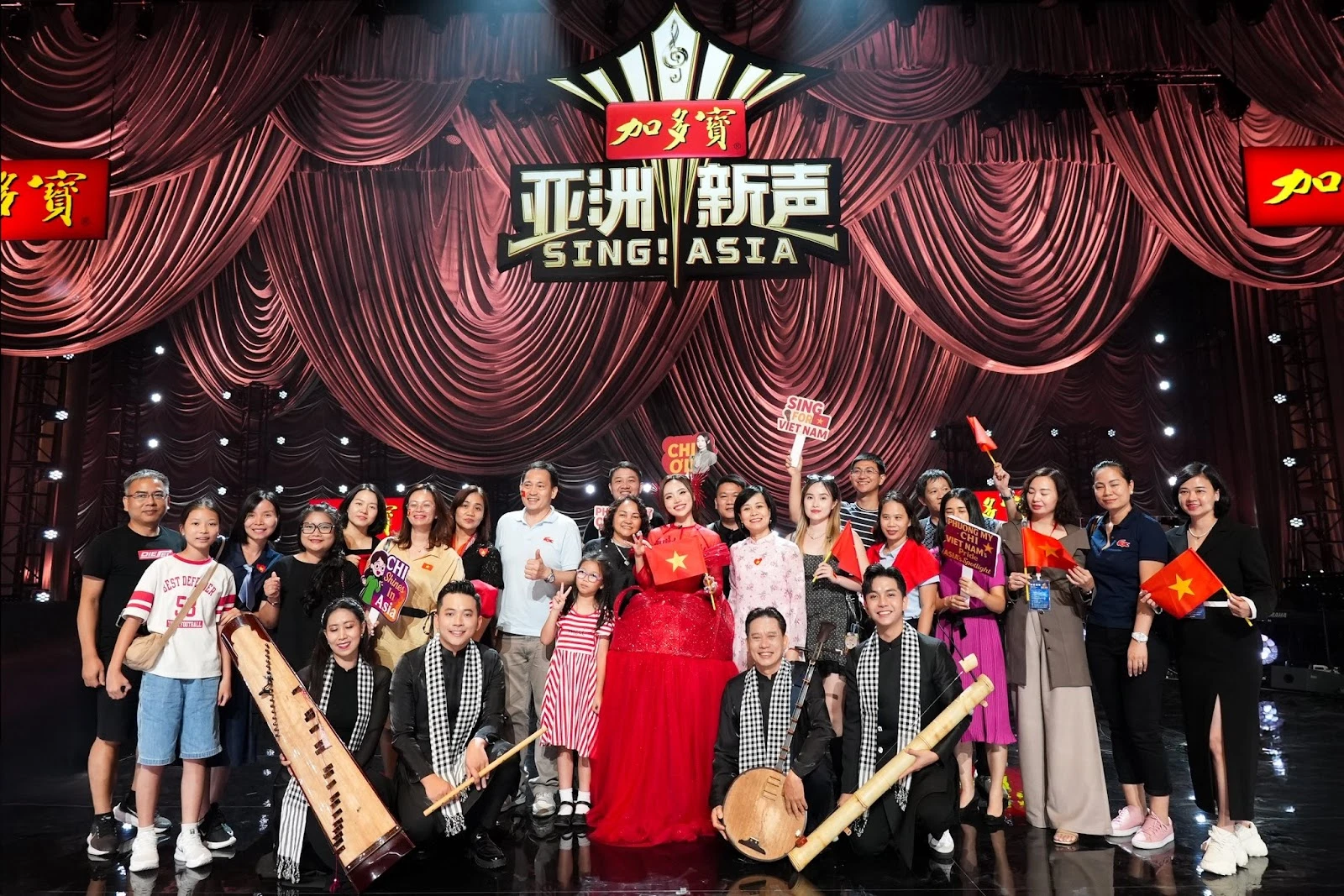 Sơn Tùng soi thái độ lạ, khi Phương Mỹ Chi hát hit Lạc Trôi tại Sing! Asia - Hình 7