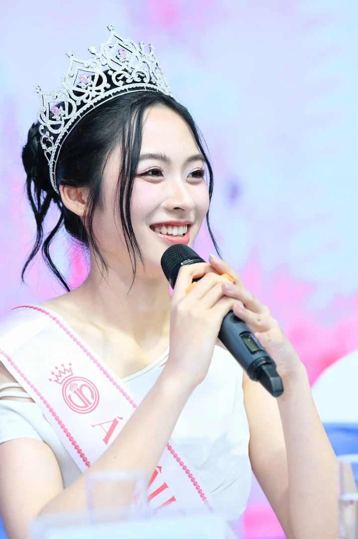 Á hậu 2 Hoa hậu Việt Nam 2024 mưu sinh bằng xe bánh mì, ngưỡng mộ 1 đàn chị? - Hình 6