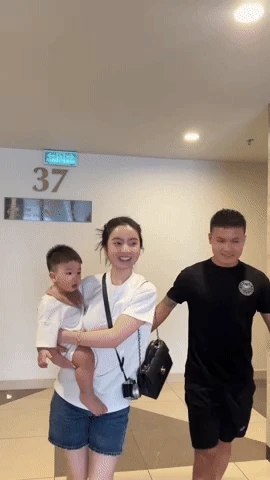 Chu Thanh Huyền bí mật đưa con trai về quê Quang Hải, phản ứng của bố mẹ chàng cầu thủ mới thú vị - Hình 1