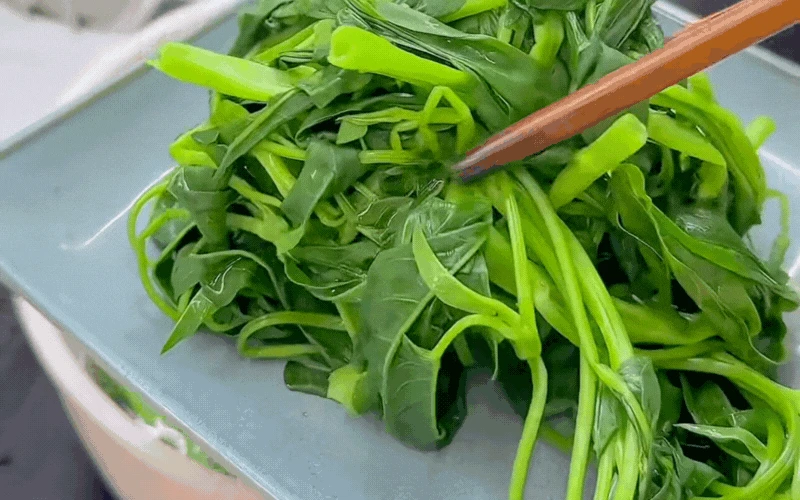 Món rau rẻ bèo mà gây nghiện cả mùa hè: Thanh mát, đẹp mắt, cả nhà ăn sạch veo! - Hình 3