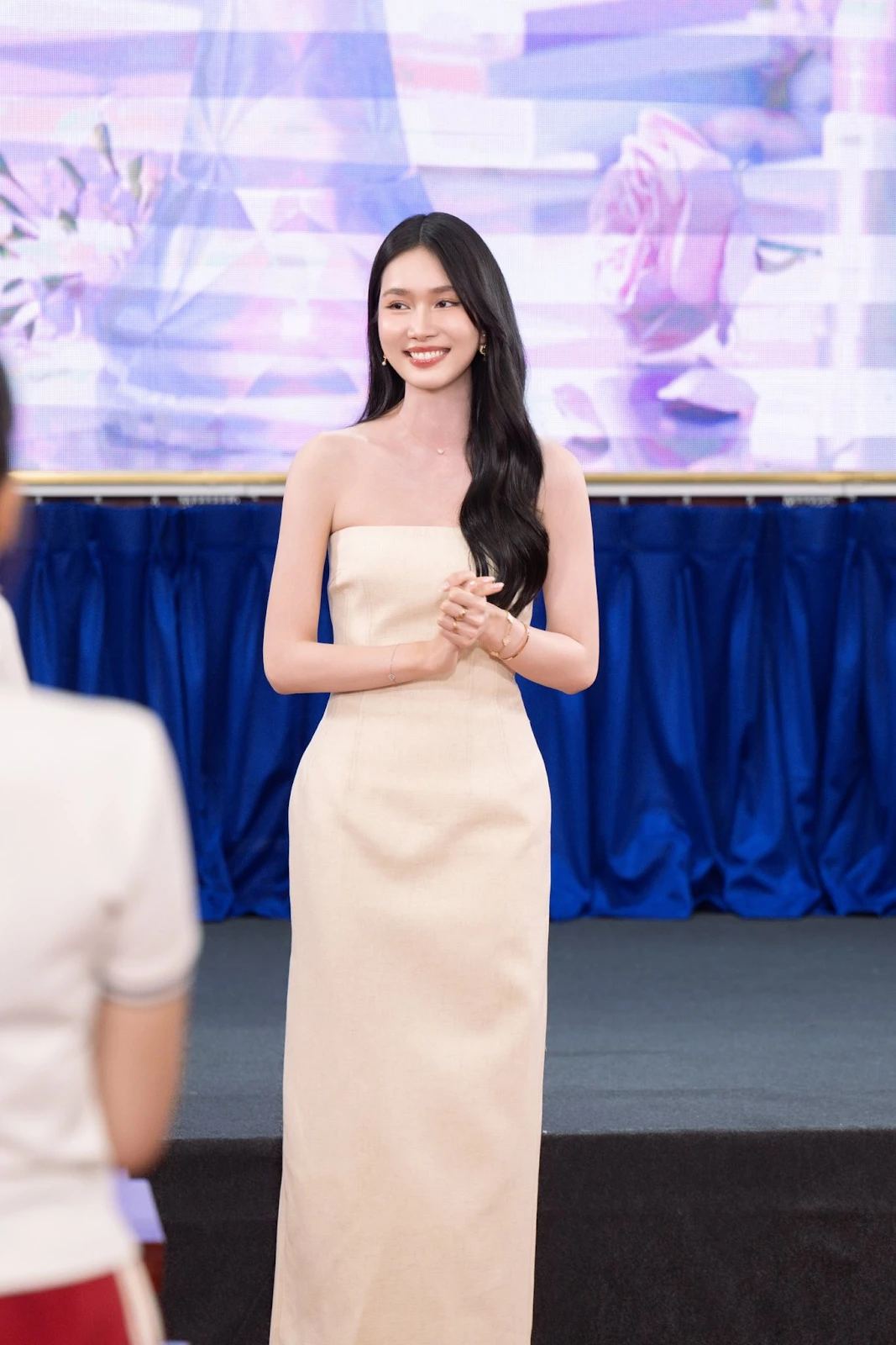 Á hậu Phương Anh: Học vấn khủng, giảng viên RMIT, series làm cô giáo gây sốt - Hình 2