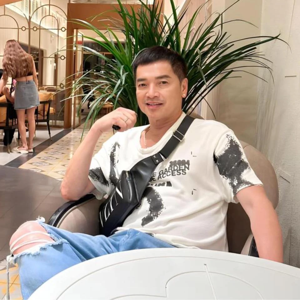 Ái nữ Quang Minh về nước ủng hộ Hồng Đào, quyết không gặp bố, mẹ kế nói sốc - Hình 5