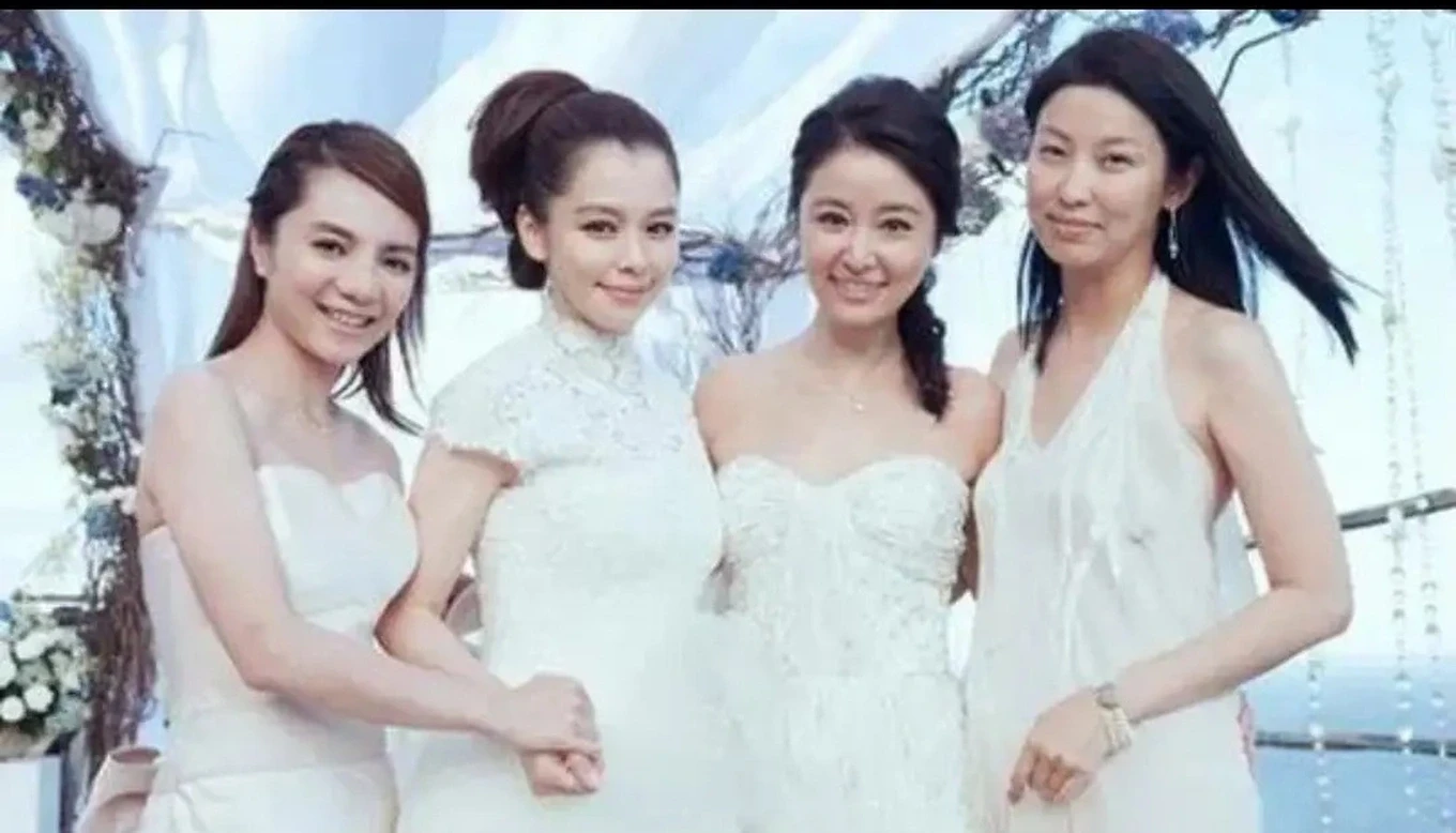 Lâm Tâm Như vui vẻ đi chơi với bạn bè, nhan sắc U50 qua cam thường quá xinh đẹp - Hình 6