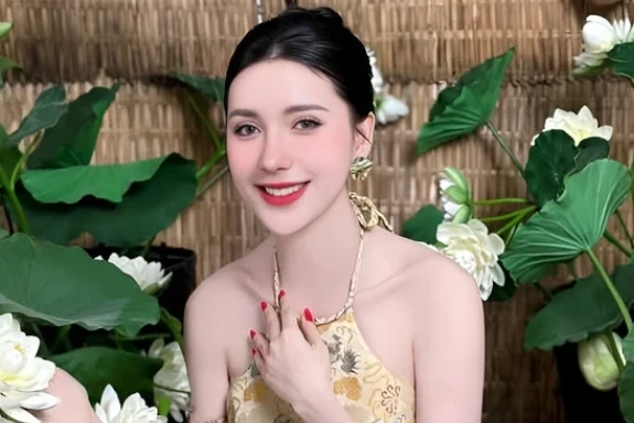 Ngân Collagen pha-ke thư LV, dân mạng bóc đống lỗi, so với Tóc Tiên lòi chiêu! - Hình 7