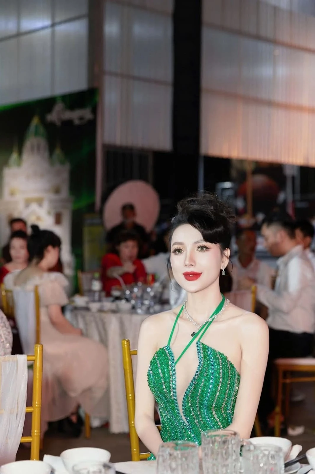 Ngân Collagen pha-ke thư LV, dân mạng bóc đống lỗi, so với Tóc Tiên lòi chiêu! - Hình 8