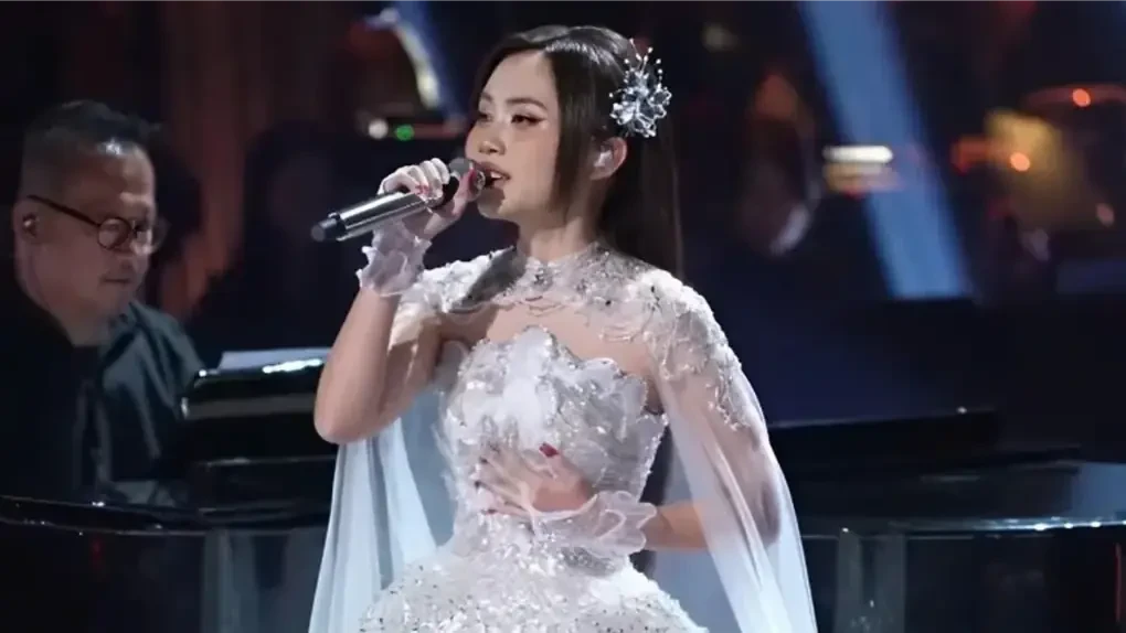 Phương Mỹ Chi rớt top 1 Sing!Asia, vẫn còn nắm 1 món hời bí mật khi về nước? - Hình 8