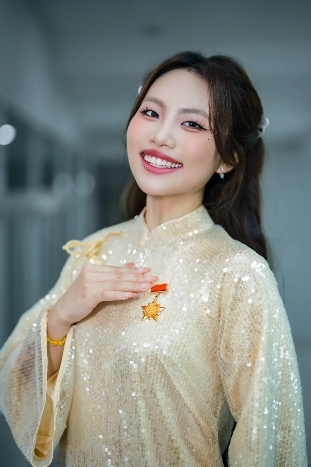 Phương Mỹ Chi: Tuổi 22 rực rỡ, gây bão cuộc thi quốc tế bằng loạt hit khủng - Hình 7