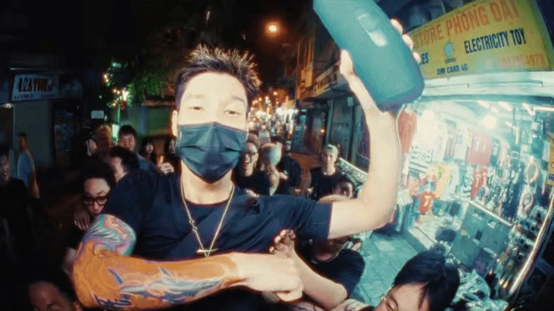 Đã có MV nhạc Việt đầu tiên leo Top YouTube toàn cầu sau khi bỏ Trending, view tăng vù vù càng nghe càng cuốn! - Hình 6