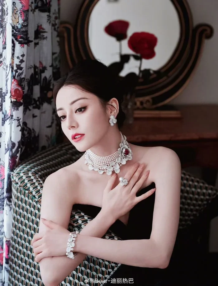 Địch Lệ Nhiệt Ba diễn xuất thảm hại, phớt lờ cảnh báo từ CĐM, gây tranh cãi - Hình 6