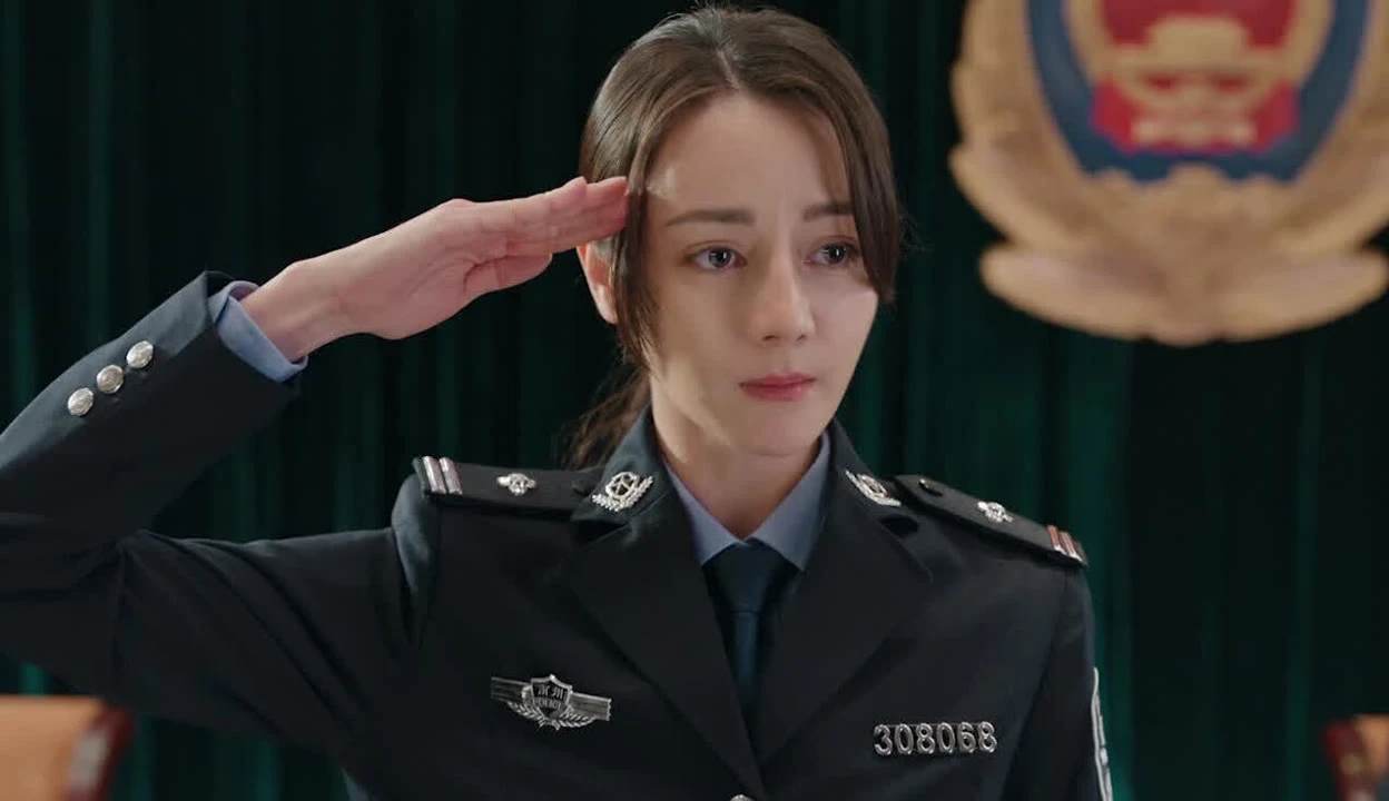 Địch Lệ Nhiệt Ba diễn xuất thảm hại, phớt lờ cảnh báo từ CĐM, gây tranh cãi - Hình 3