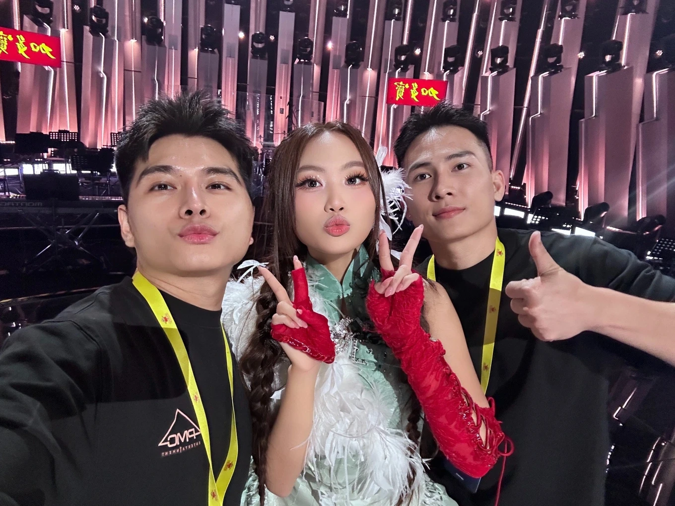 Phương Mỹ Chi lộ hậu trường Sing! Asia, chuyên gia makeup nói thẳng một điều! - Hình 1