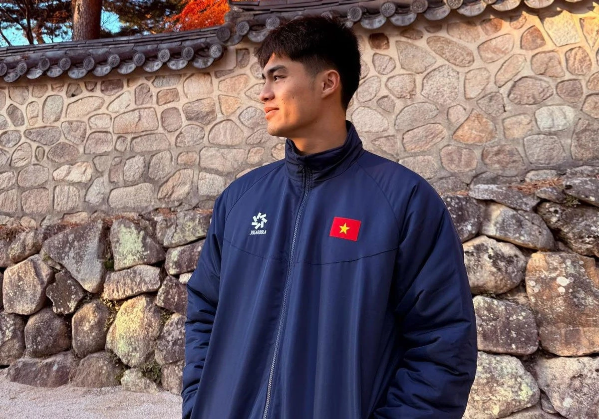 Trần Trung Kiên: Thủ môn 1m9 của U23 VN, ôm bóng như ôm người yêu, fan nữ mê mệt - Hình 9
