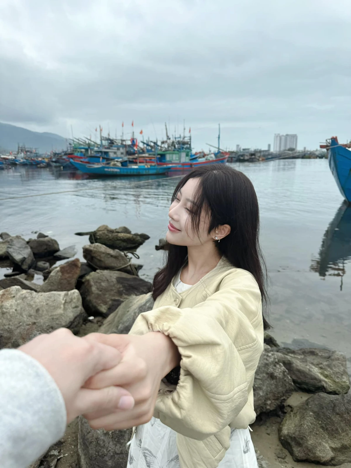 Streamer Nắng: Cô gái 2 lần mắc ung thư, được bạn trai 7 năm chốt đơn ở tuổi 27 - Hình 10
