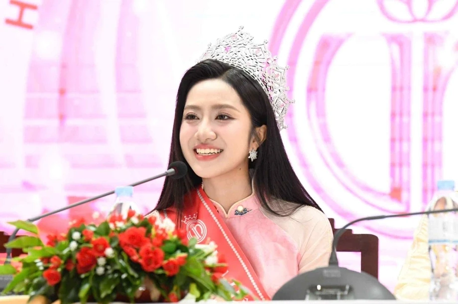 Tân Hoa hậu Việt Nam che giấu bạn trai hậu đăng quang, fan chê thua xa Ý Nhi - Hình 2