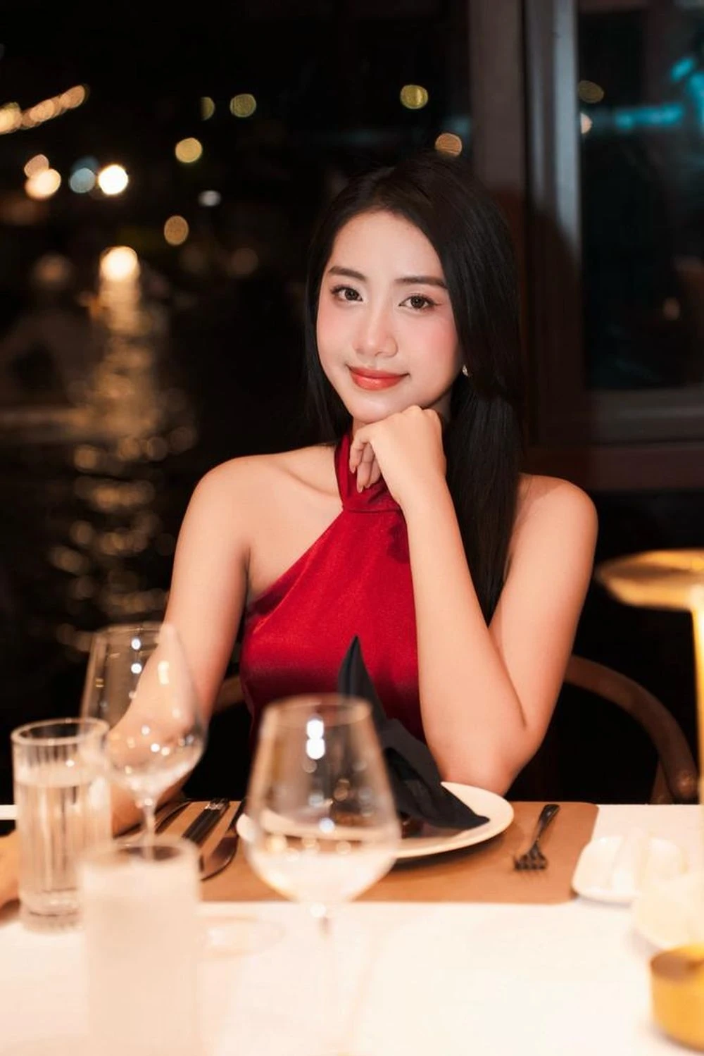 Tân Hoa hậu Việt Nam che giấu bạn trai hậu đăng quang, fan chê thua xa Ý Nhi - Hình 7