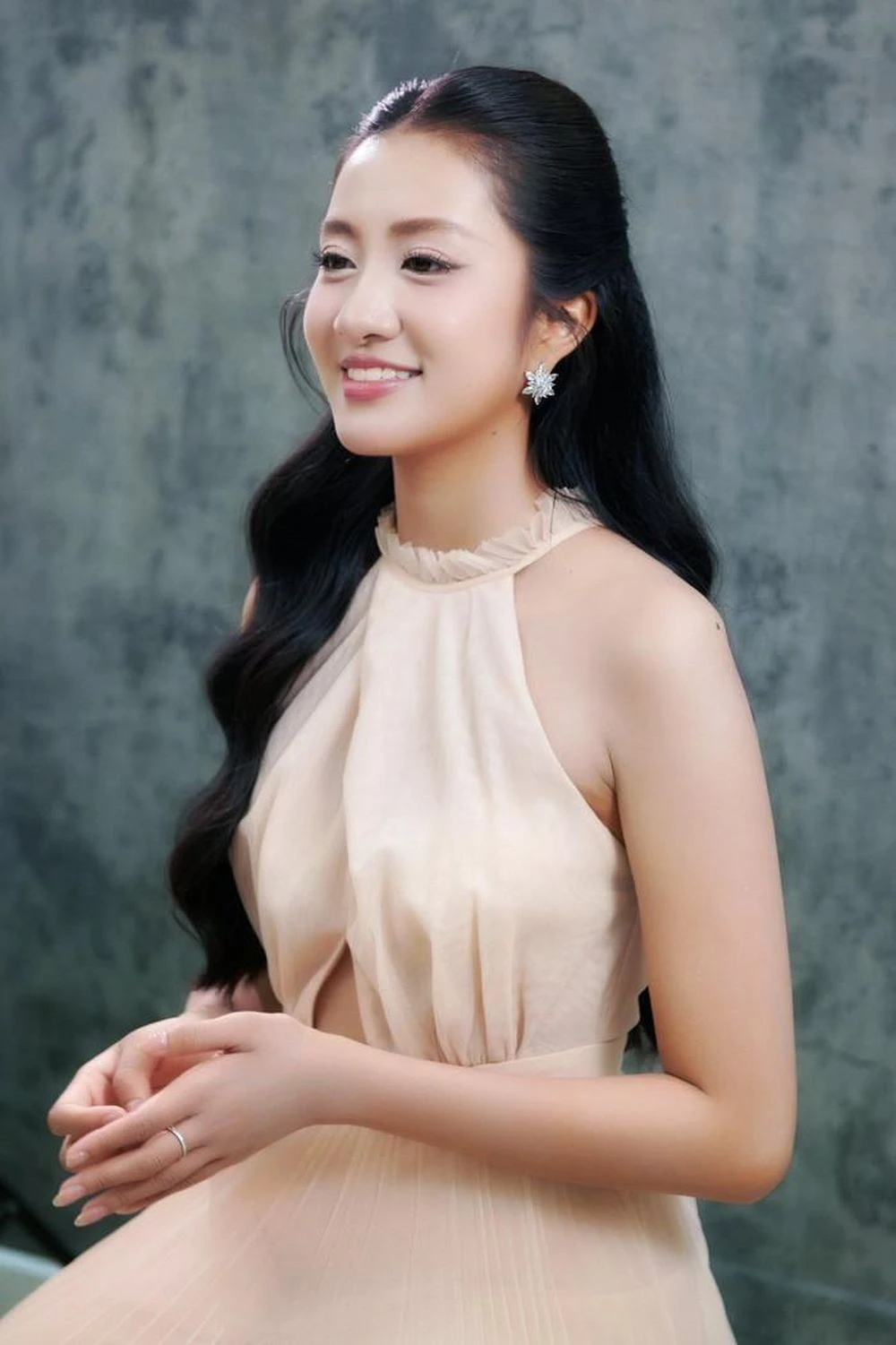 Tân Hoa hậu Việt Nam che giấu bạn trai hậu đăng quang, fan chê thua xa Ý Nhi - Hình 4