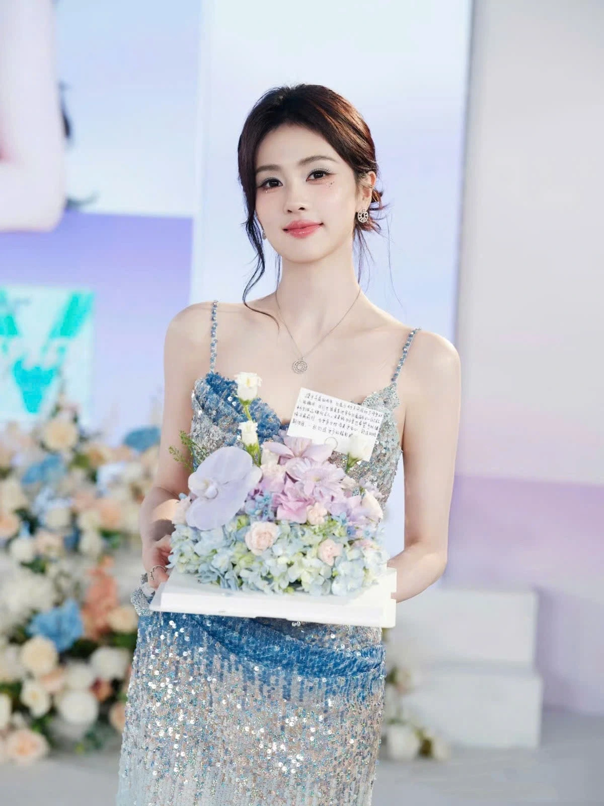 Bạch Lộc học hỏi đàn chị hay đang muốn làm Triệu Lệ Dĩnh thứ 2 của Cbiz? - Hình 5