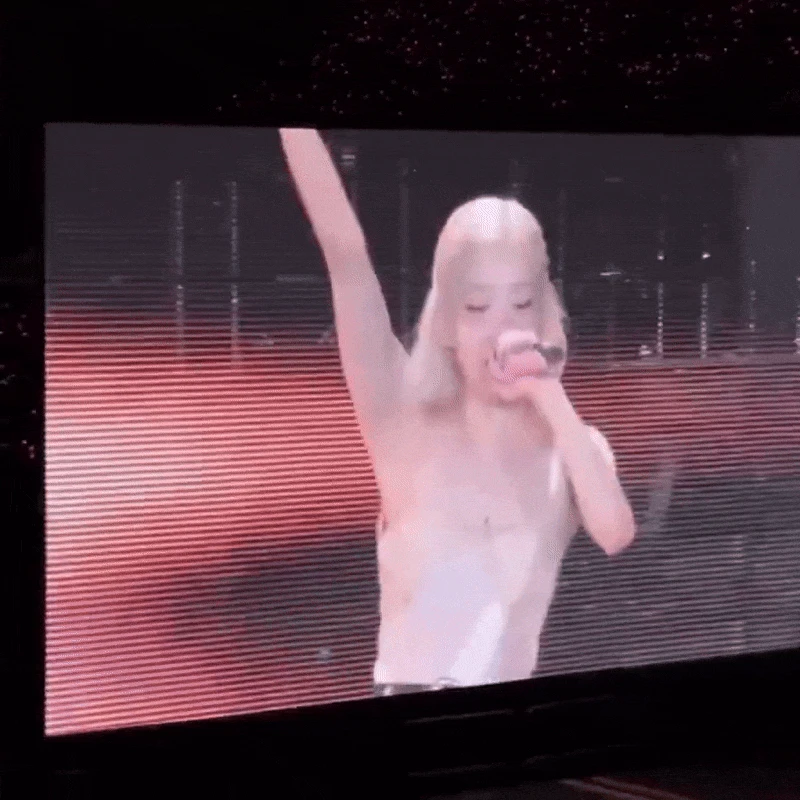 BLACKPINK điên rồ sau 3 năm vắng bóng: Jennie - Lisa sexy táo tợn, khoảnh khắc chị chị em em làm fan bé liên gào thét! - Hình 15