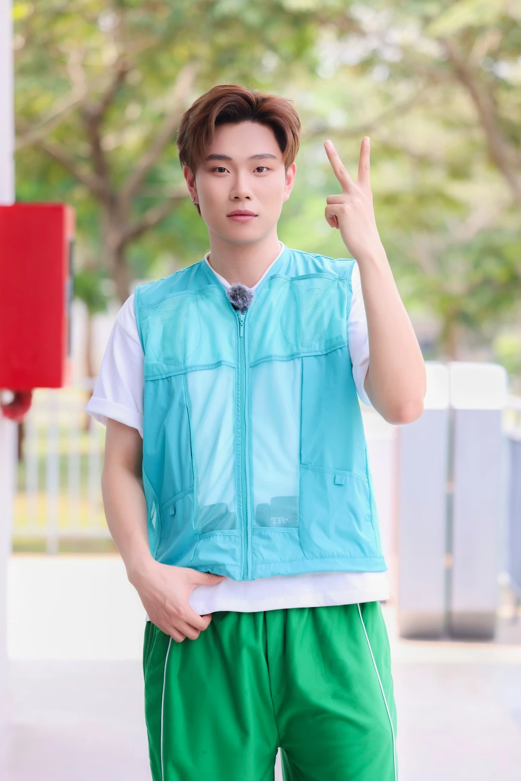 Dương Domic trèo cao, lộ hint tán tỉnh ái nữ NSX show Anh Trai, ồn ào MXH? - Hình 8