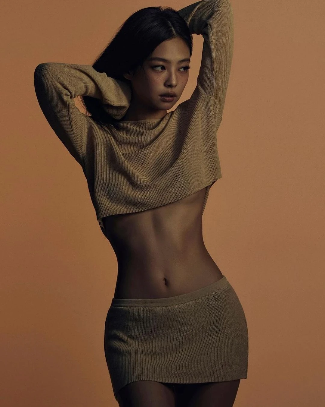 Jennie giản dị đi tổng duyệt Concert Blackpink, vòng eo bé xíu gây sốt - Hình 8