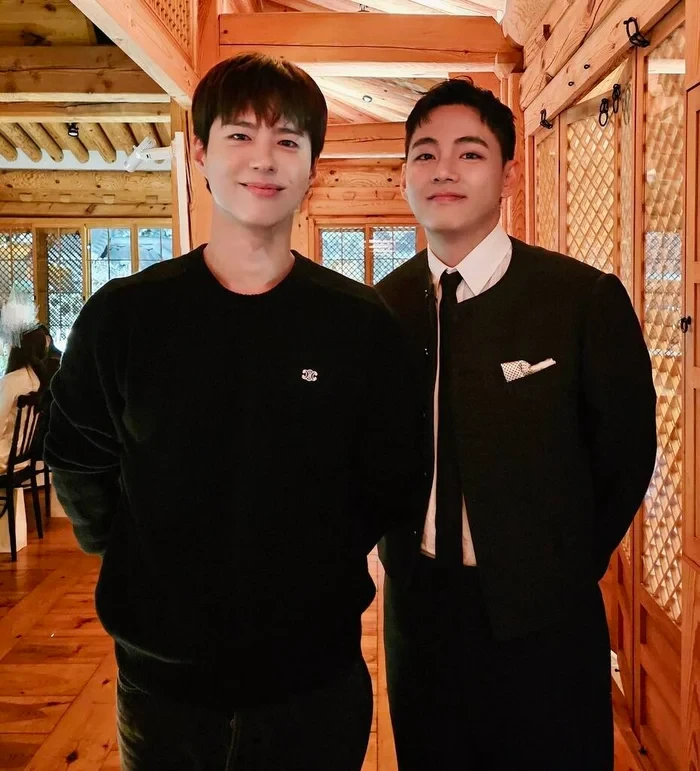 V BTS vừa xuất ngũ đã bị bắt gặp hẹn hò một người ở hộp đêm, lộ cử chỉ thân mật? - Hình 3