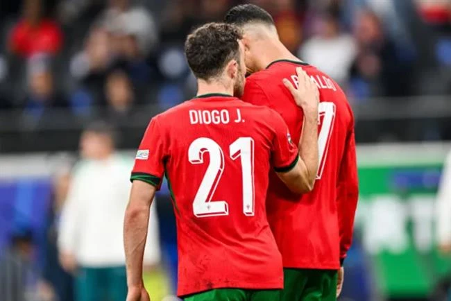 Ronaldo vắng mặt đám tang Jota! Liệu lời chia buồn có đủ để xoa sự dịu phẫn nộ - Hình 4