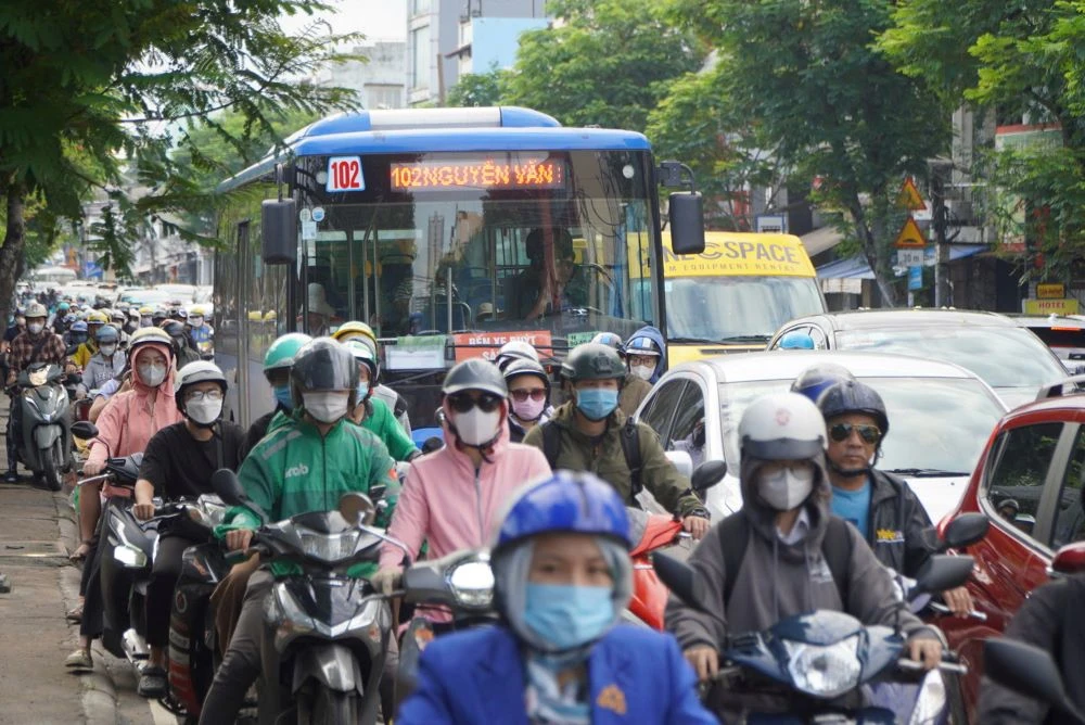 TP.HCM: Người đàn ông đi sát lề đường vẫn va chạm xe khách, qua đời ngay tại chỗ - Hình 4