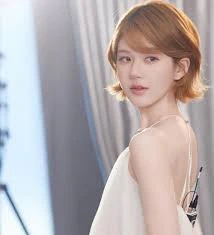 Triệu Lộ Tư tín hiệu cầu cứu công khai khủng hoảng lớn nhất sự nghiệp? - Hình 2