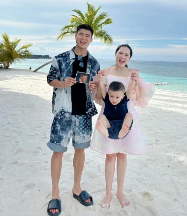 Vợ Duy Mạnh khiến anti cứng họng, với màn quay xe visual gây bão mạng! - Hình 4