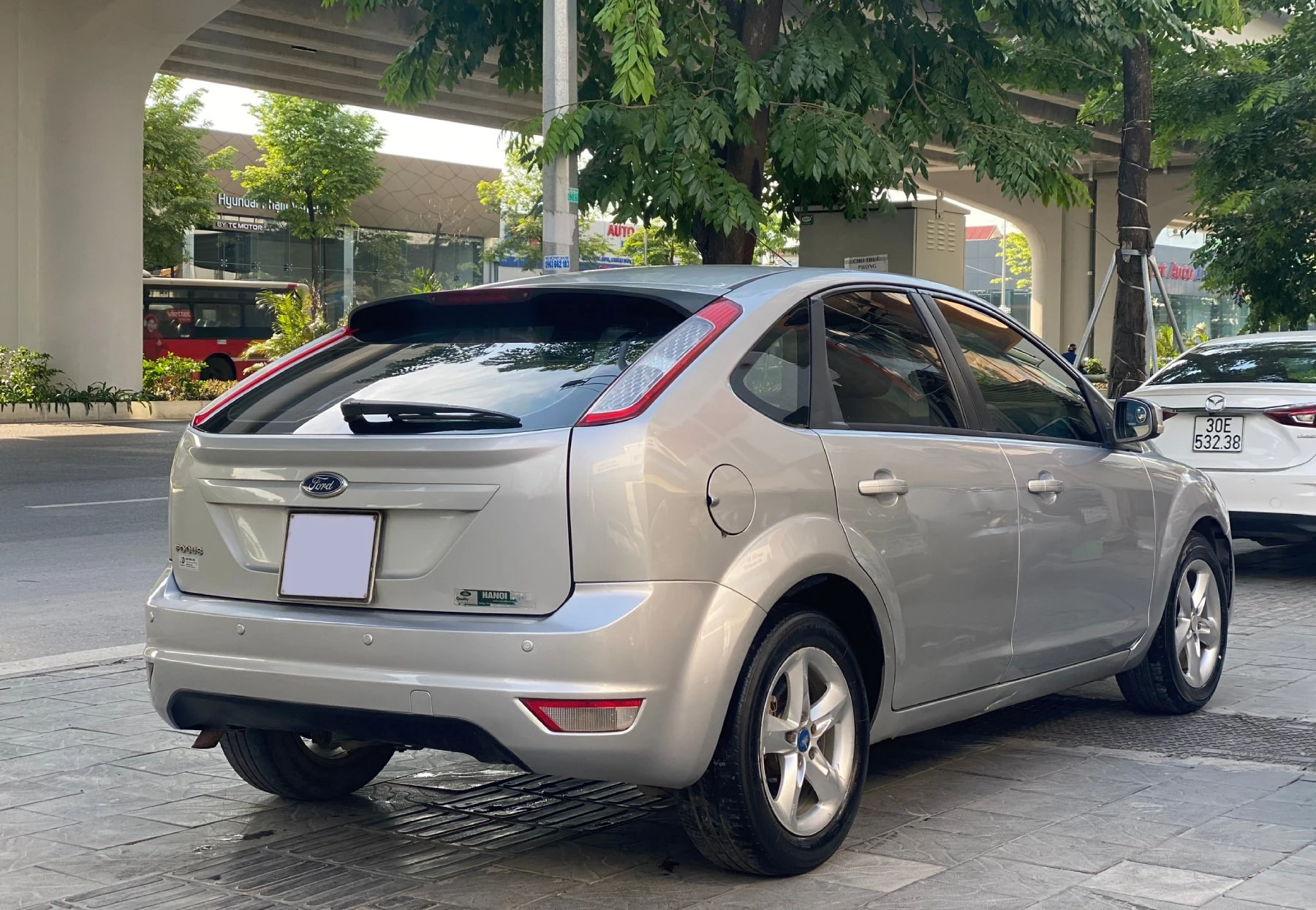 4 mẫu sedan giá rẻ 15 năm tuổi nhưng kiểu dáng vẫn khiến nhiều người trầm trồ - Hình 3