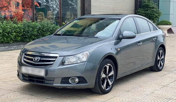 4 mẫu sedan giá rẻ 15 năm tuổi nhưng kiểu dáng vẫn khiến nhiều người trầm trồ - Hình 2