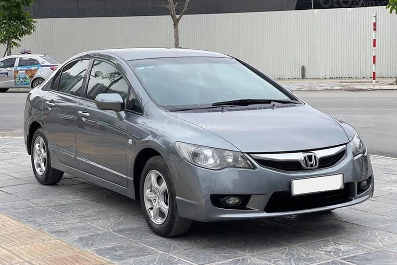 4 mẫu sedan giá rẻ 15 năm tuổi nhưng kiểu dáng vẫn khiến nhiều người trầm trồ - Hình 1