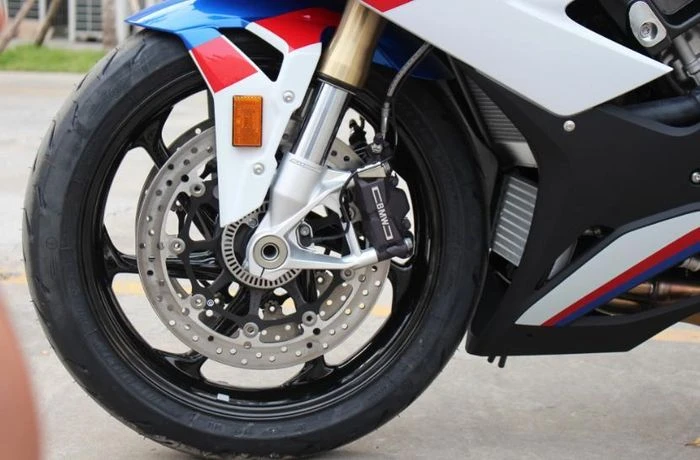 BMW S 1000 RR-Đỉnh cao tốc độ và công nghệ - Hình 3