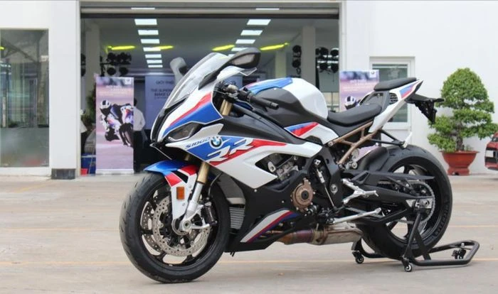 BMW S 1000 RR-Đỉnh cao tốc độ và công nghệ - Hình 1