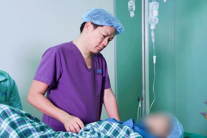 Cô gái phải mổ 60 lần vì hoại tử sau tiêm filler trôi nổi - Hình 2