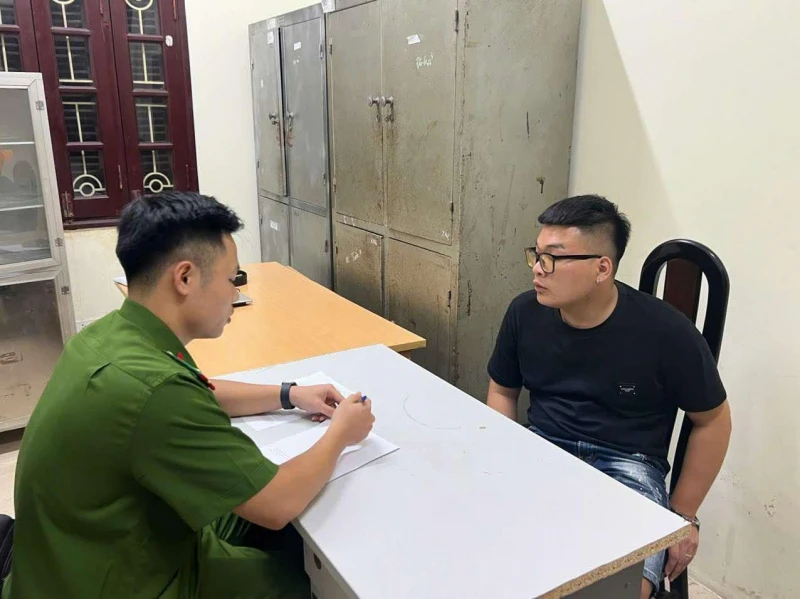 Công an Hà Nội bắt giữ đối tượng cướp tiệm vàng sau gần 6 giờ gây án - Hình 3