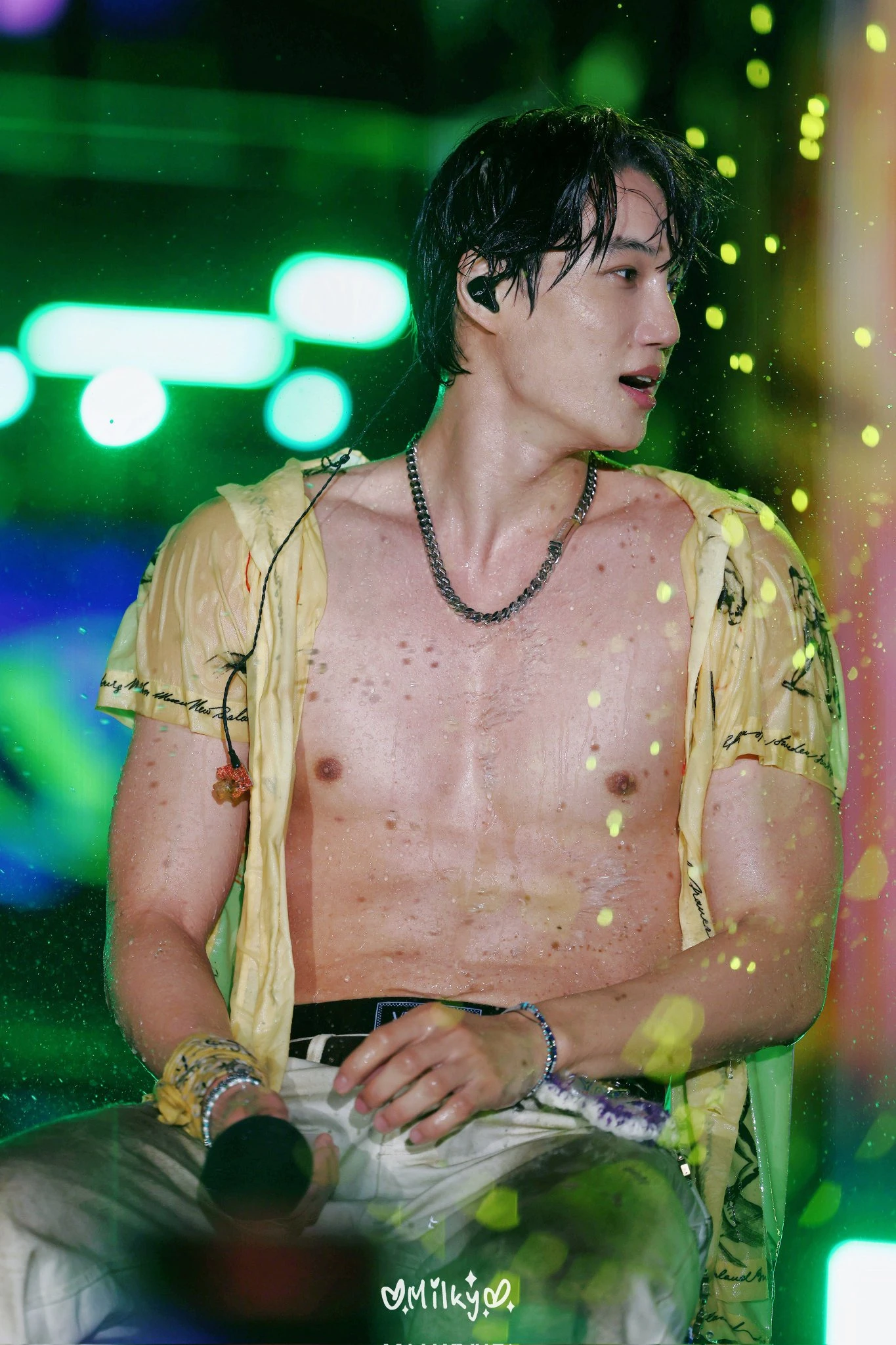Hơn 70 triệu lượt hóng nữ thần WATERBOMB lắc ngực khiến MXH vỡ trận, tình cũ Jennie khoe múi như tạc tượng - Hình 11