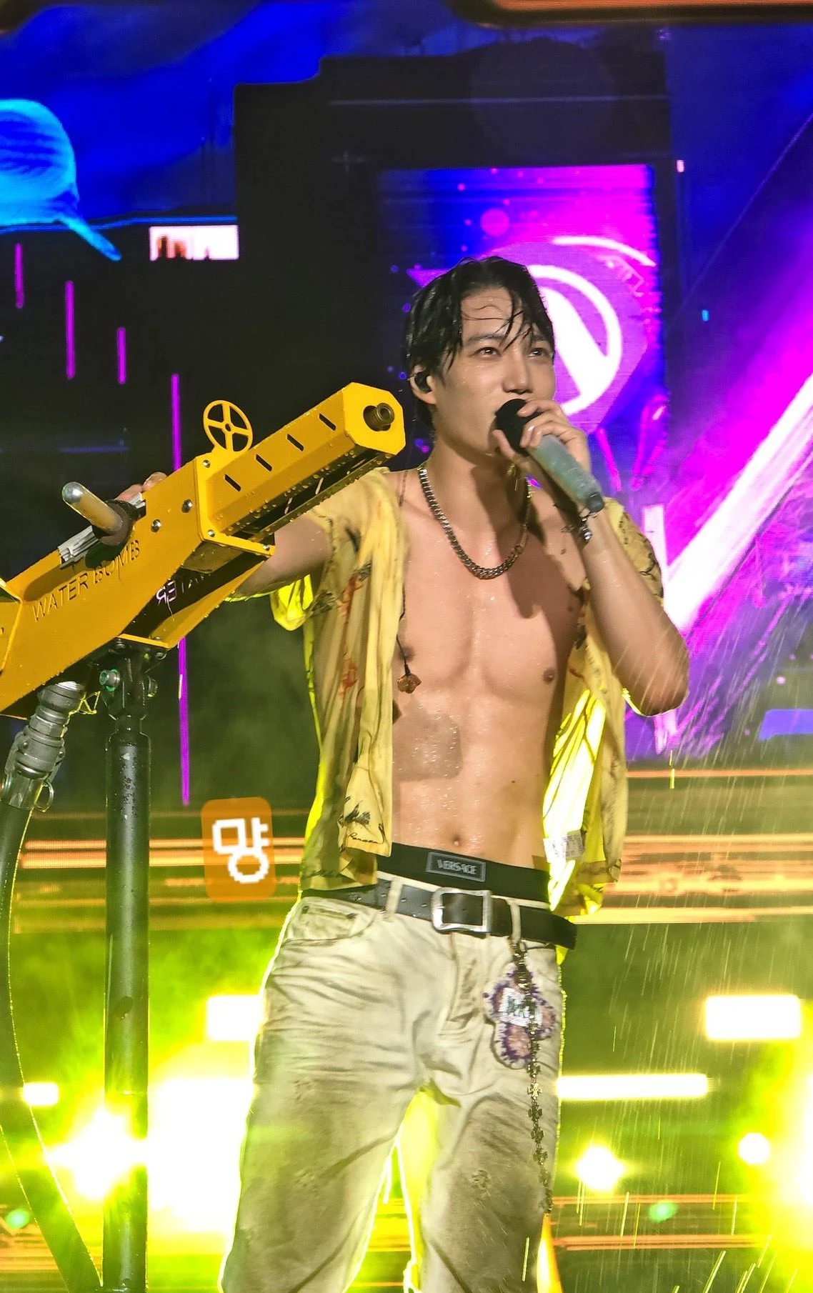 Hơn 70 triệu lượt hóng nữ thần WATERBOMB lắc ngực khiến MXH vỡ trận, tình cũ Jennie khoe múi như tạc tượng - Hình 12
