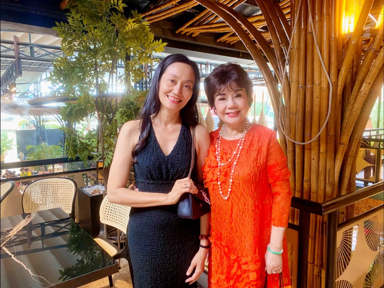 Mai Phương Thúy tạo dáng sexy, Bảo Thanh mặc trang phục công an - Hình 8