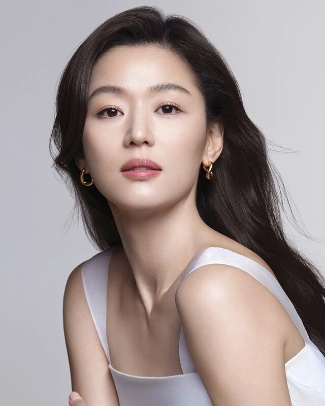 Mợ chảnh Jeon Ji Hyun từ bỏ 1 thứ quan trọng sau khi ra đường, gánh nợ 287 tỷ cho chồng đại gia - Hình 1