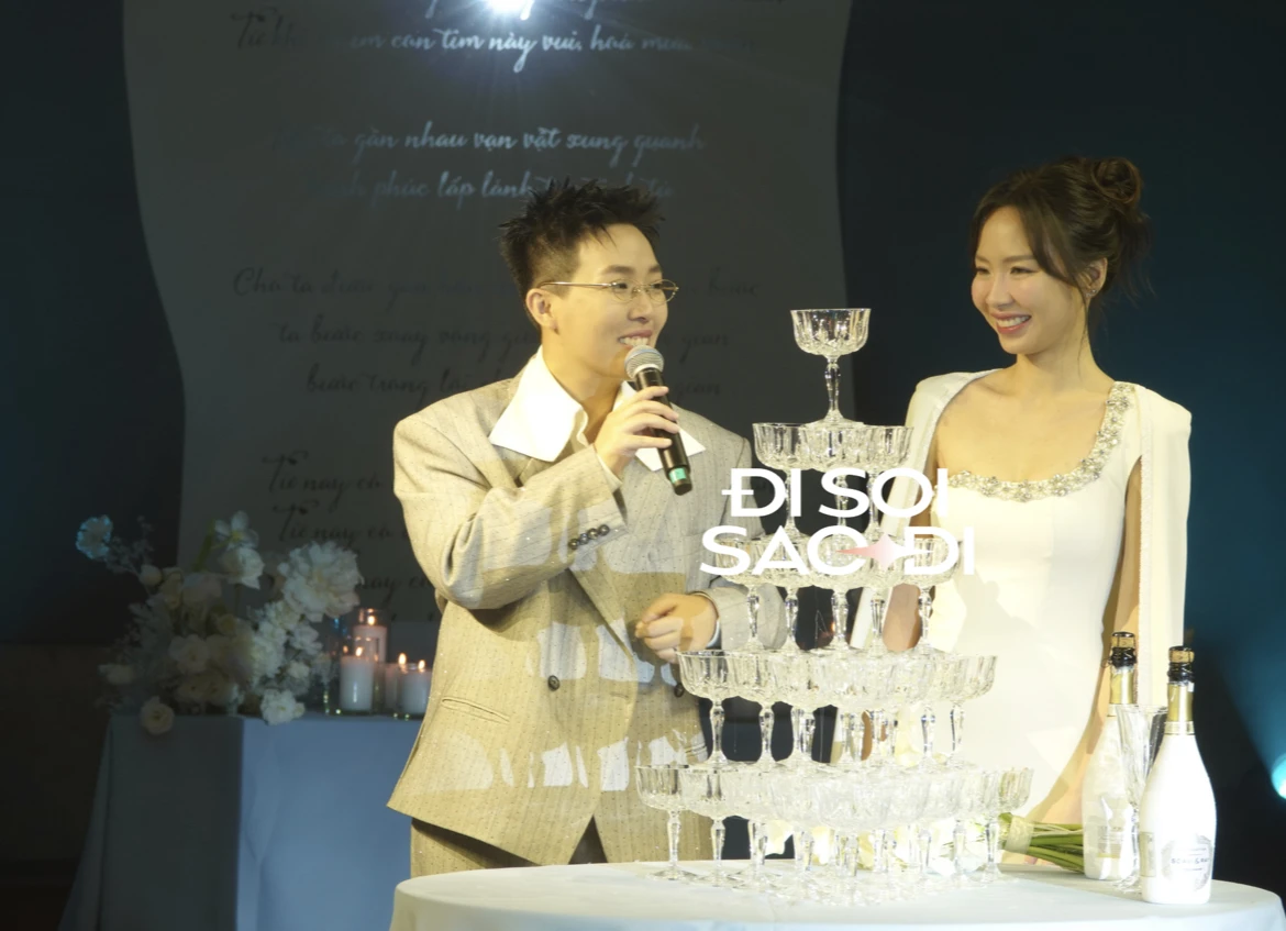 Nghệ sĩ triệu view và bà xã trao nhau first dance tình bể bình, Đức Phúc cất giọng ngọt như rót mật vào tai - Hình 2
