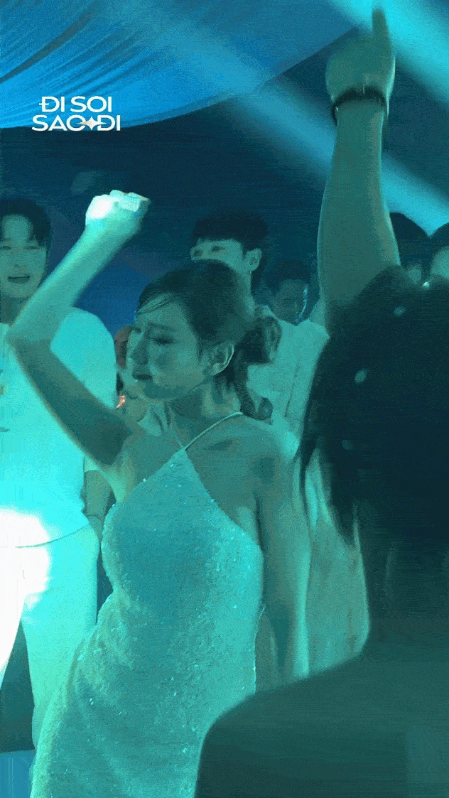 Nghệ sĩ triệu view và bà xã trao nhau first dance tình bể bình, Đức Phúc cất giọng ngọt như rót mật vào tai - Hình 4