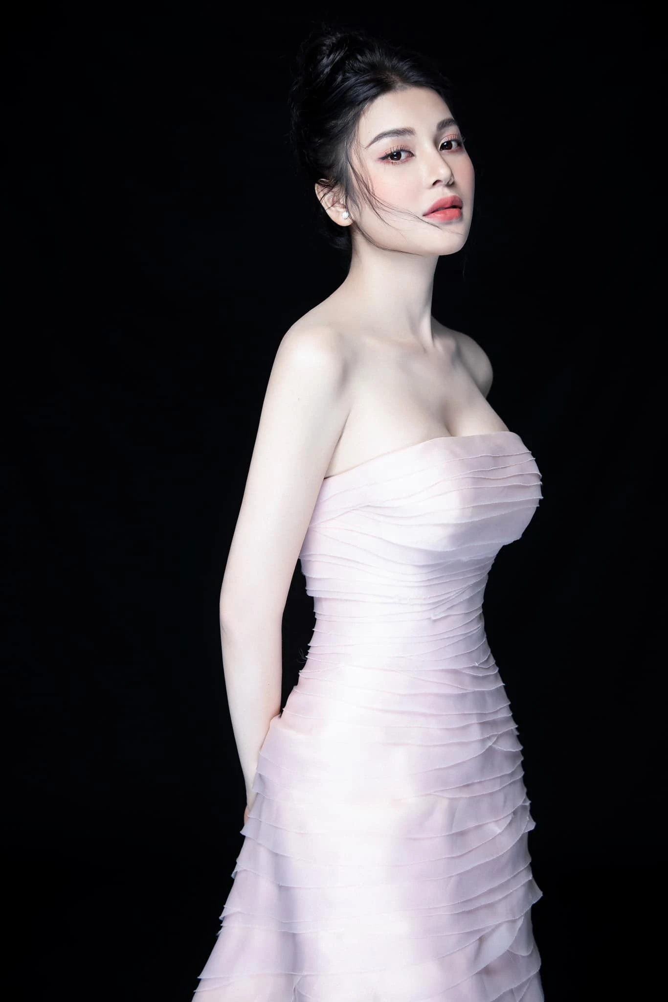 Ngọc nữ bolero gây sốt khi ghi danh cuộc thi Miss Grand Vietnam 2025 - Hình 3