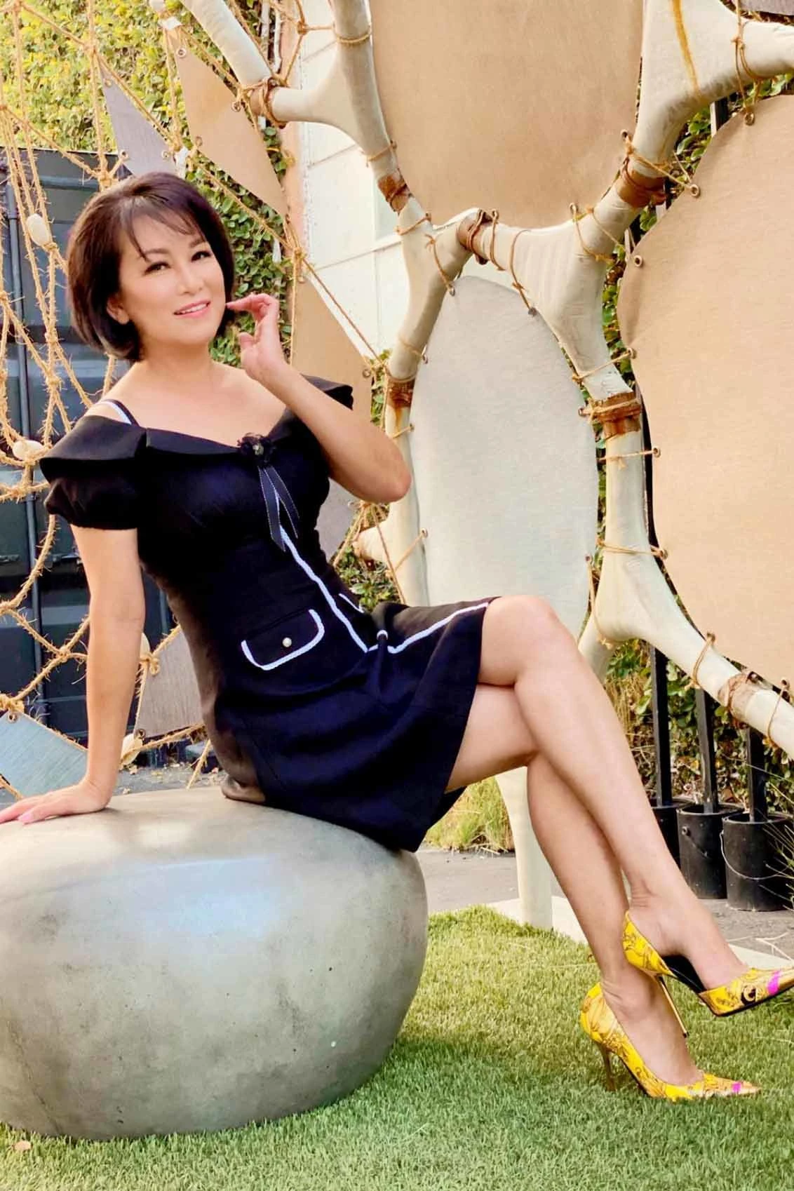 Nữ ca sĩ sở hữu 2 cơ ngơi hoành tráng, biệt thự ven biển trị giá 100 tỷ, U50 hôn nhân viên mãn - Hình 1