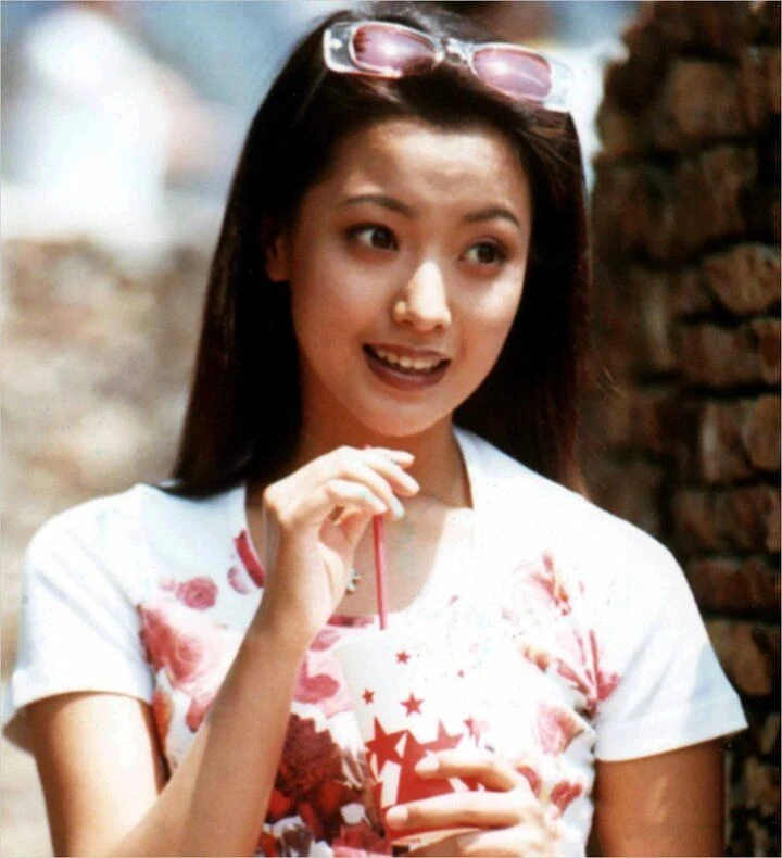Nữ diễn viên Hàn Quốc tự nhận mình đẹp hơn cả Song Hye Kyo nhưng không ai phản đối, nhìn nhan sắc cách đây gần 30 năm là hiểu tại sao - Hình 1