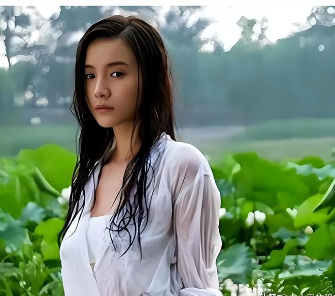 Nữ diễn viên vừa khiến Lưu Diệc Phi phải khóc nay bị tố dùng tình đổi vai - Hình 4