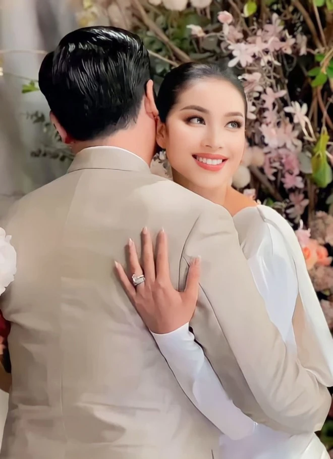Phạm Hương gặp biến bên Mỹ, liên tục lộ dấu hiệu lạ, toang với chồng đại gia? - Hình 3