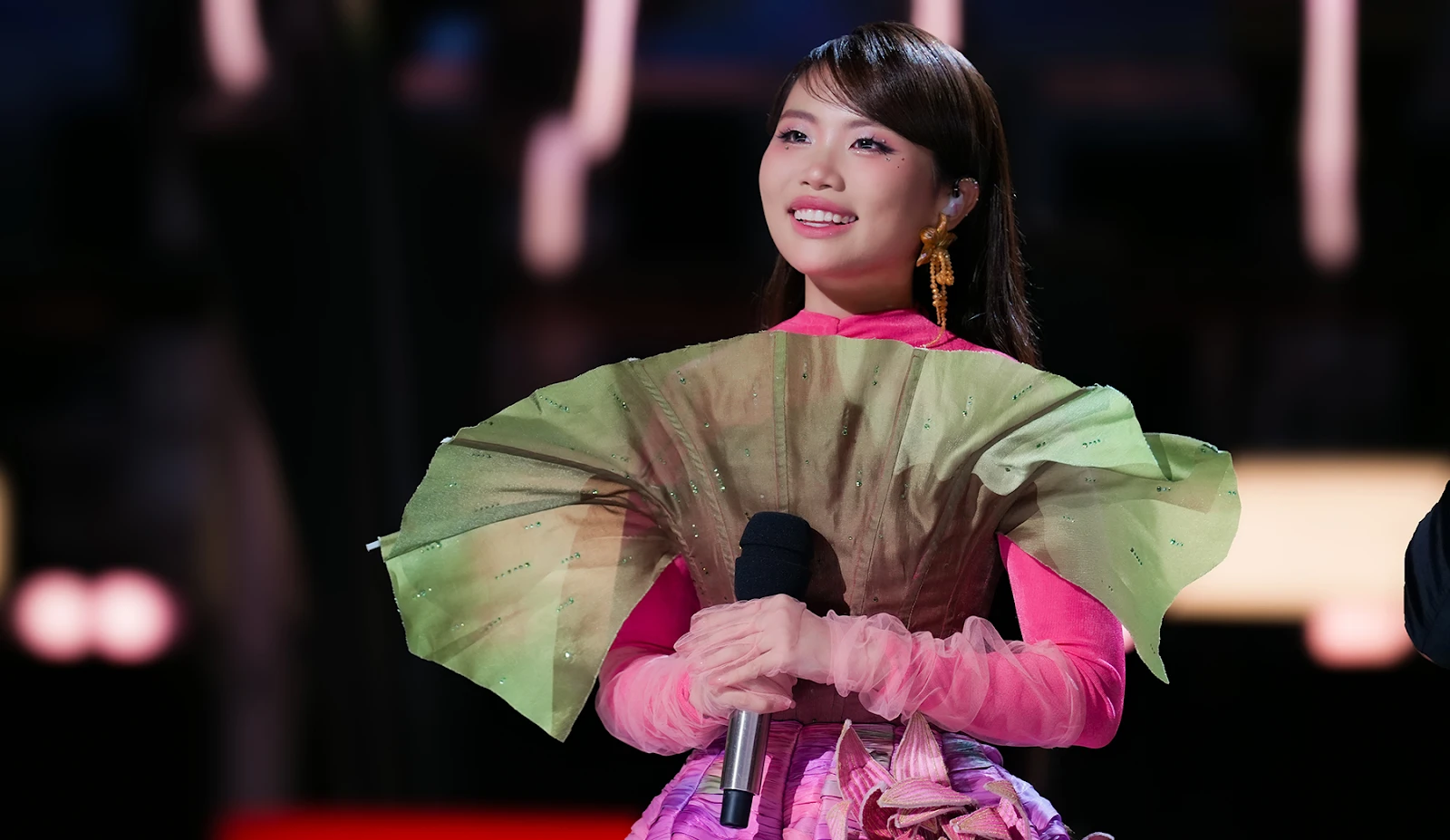 Phương Mỹ Chi và Khả Lâu lọt Top 3, vào thẳng chung kết Sing! Asia, fan rần rần? - Hình 4